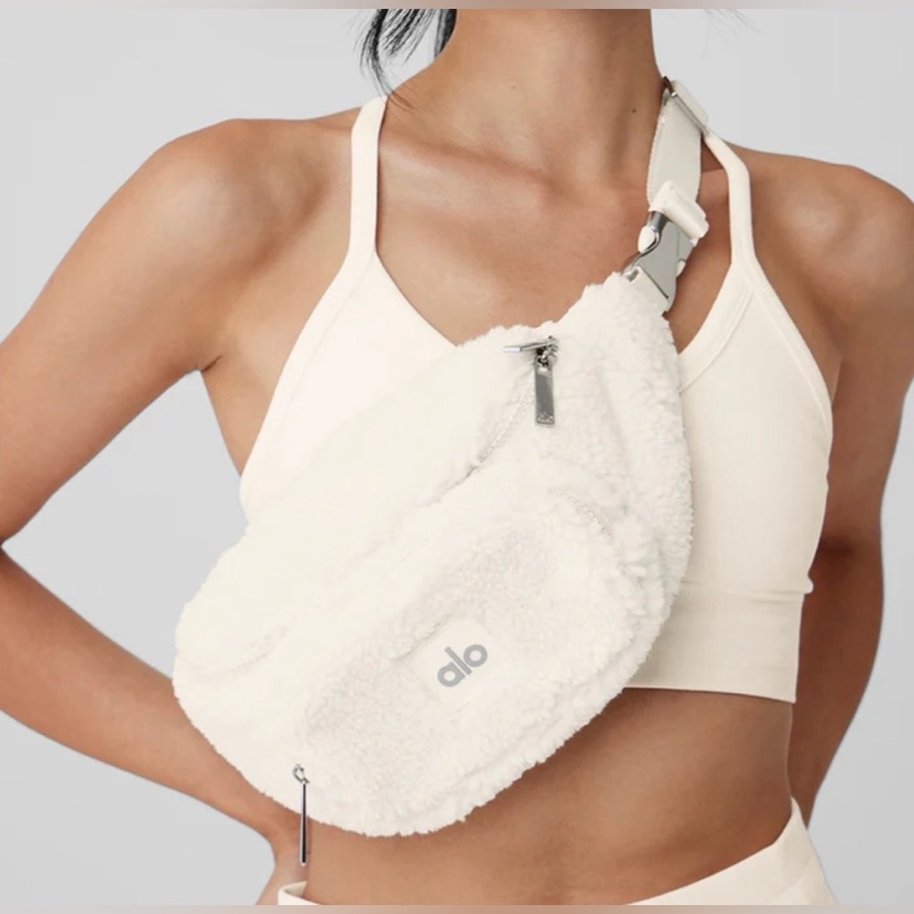 Alo Yoga Sherpa Explorer Fanny Pack Ivory